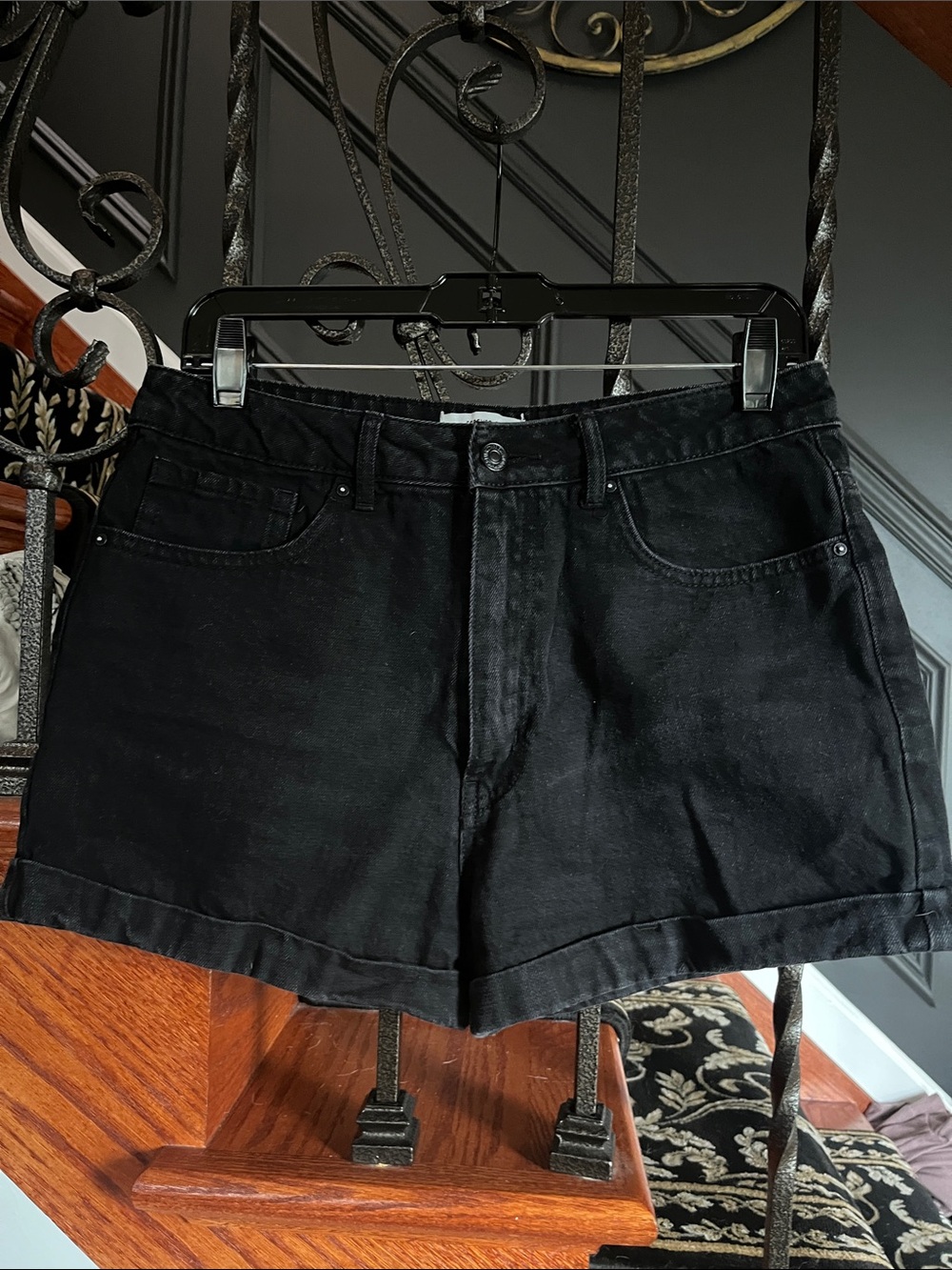 Forever 21 Black Rolled-Hem Denim Shorts Size 29